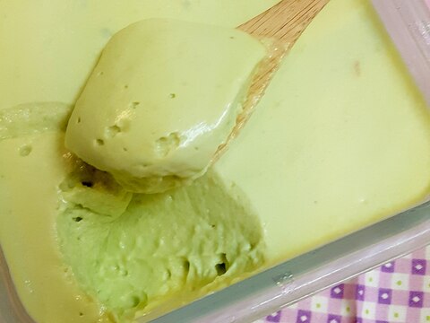 簡単混ぜるだけ!アボカドのクリーミーチーズムース♪